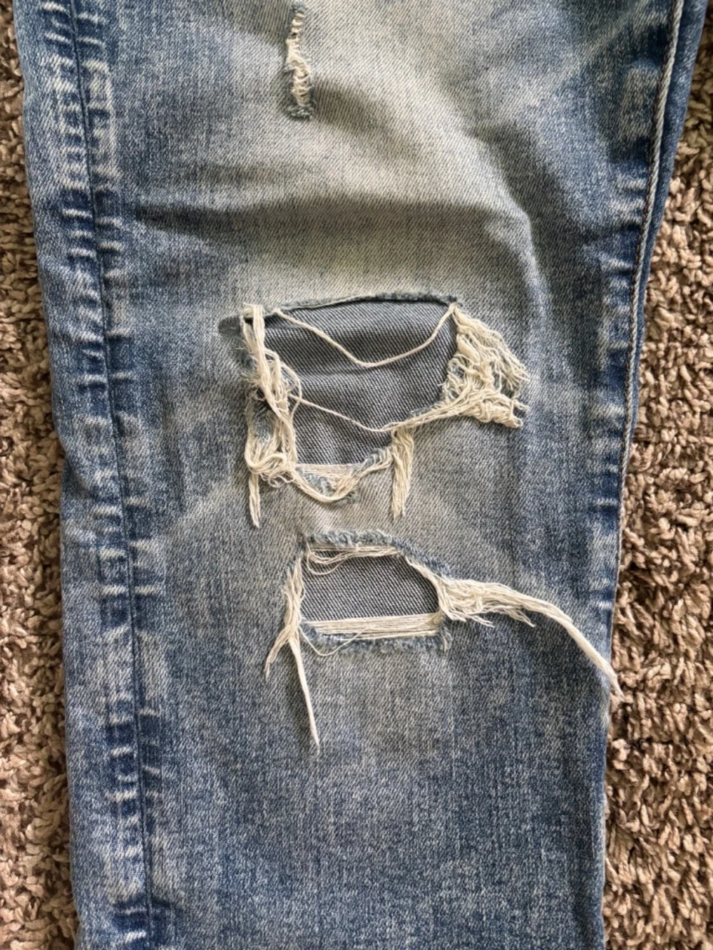 American Eagle Men’s 28x28 Distressed Jeans